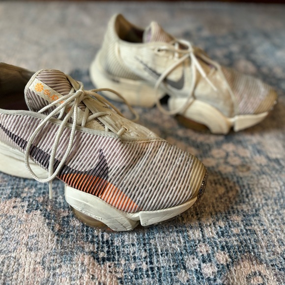 Nike Running Shoe - Picture 1 of 4